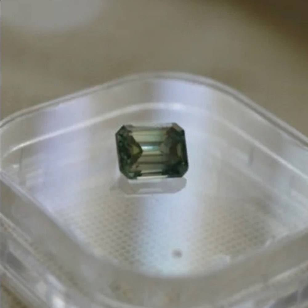 Moissianite gemstone